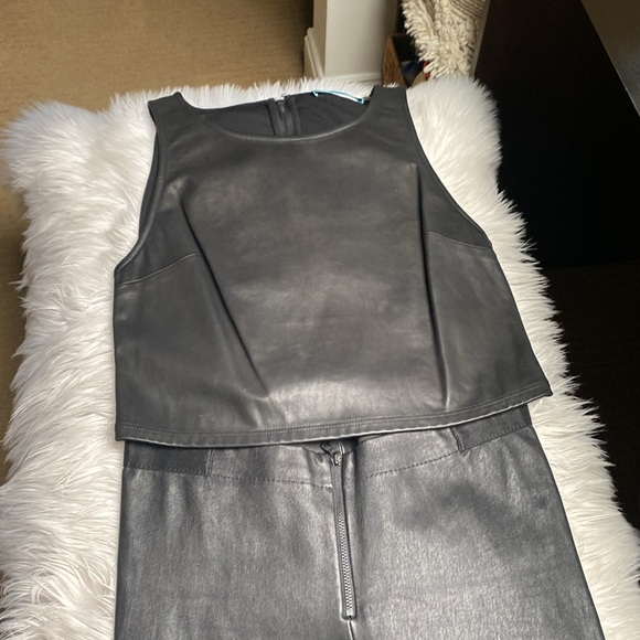 Alice + Olivia Lamb Leather Crop Top - Picture 6 of 10